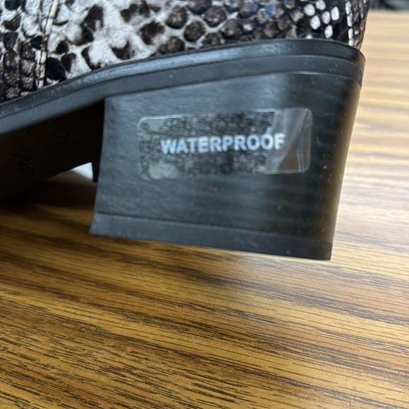 NWT Aqua College Womens KARLIE Boot Black White Leather Rubber Waterproof 7M - Picture 5 of 12